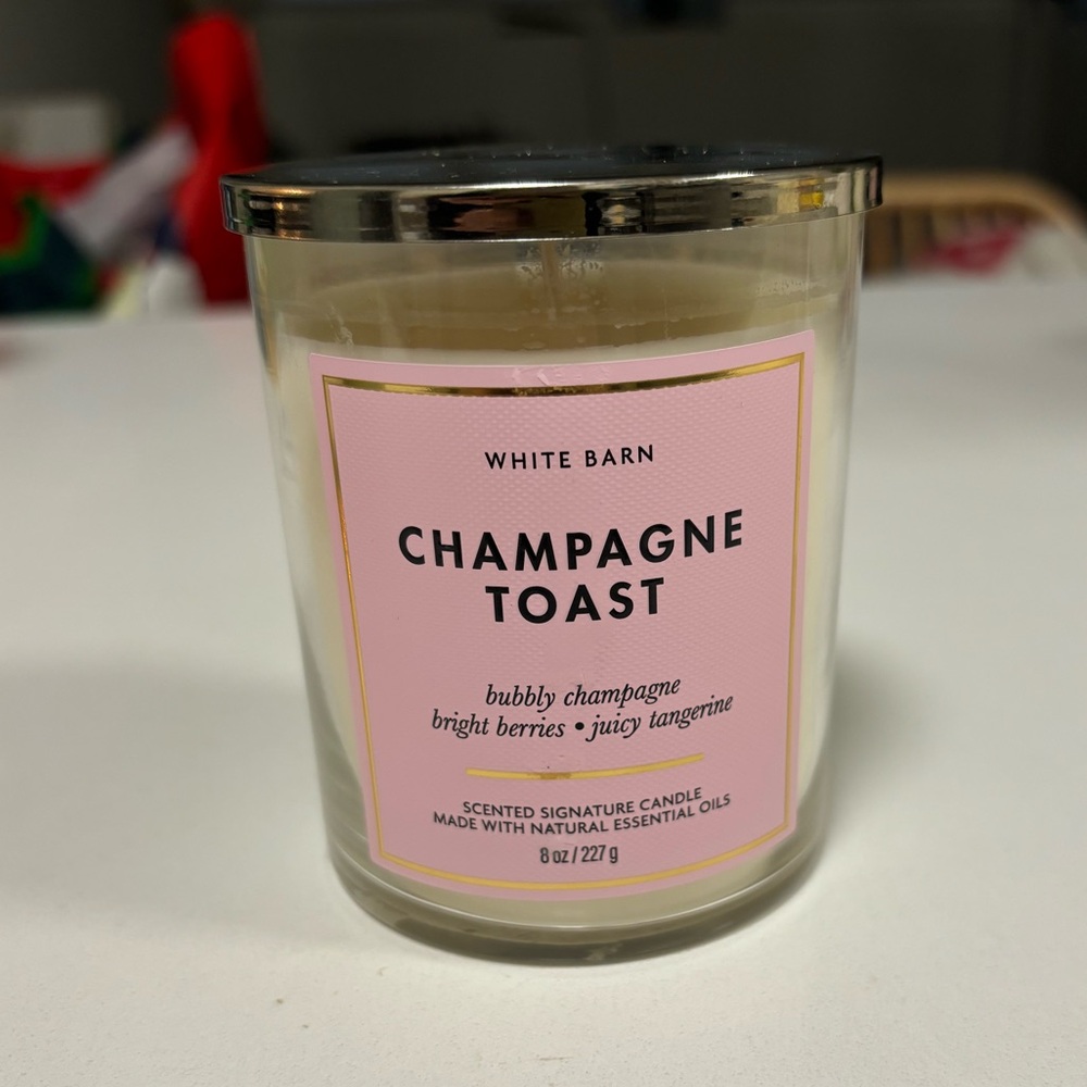Bath and body Works champagne toast candle